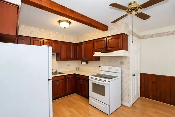 3207 Oriole LN, Rolling Meadows, IL 60008