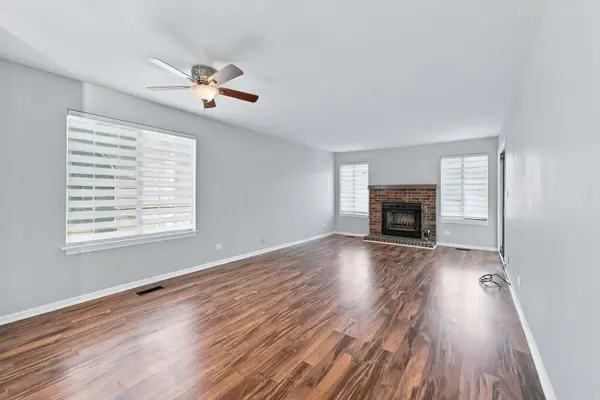 107 Winchester DR #A, Streamwood, IL 60107