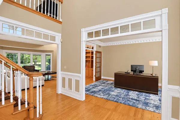 937 Saint Andrews CIR, Geneva, IL 60134