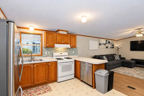 132 3rd AVE, Bartlett, IL 60103