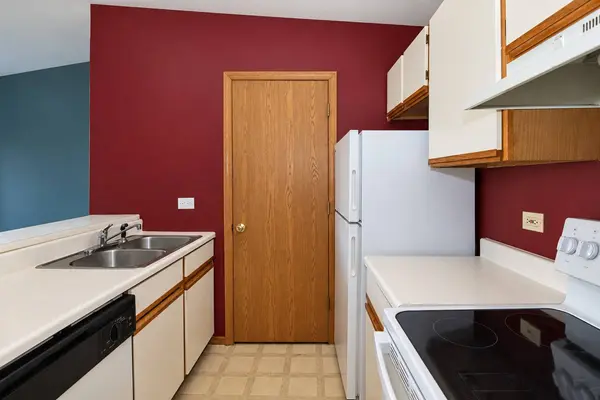 551 Leah LN #3C, Woodstock, IL 60098