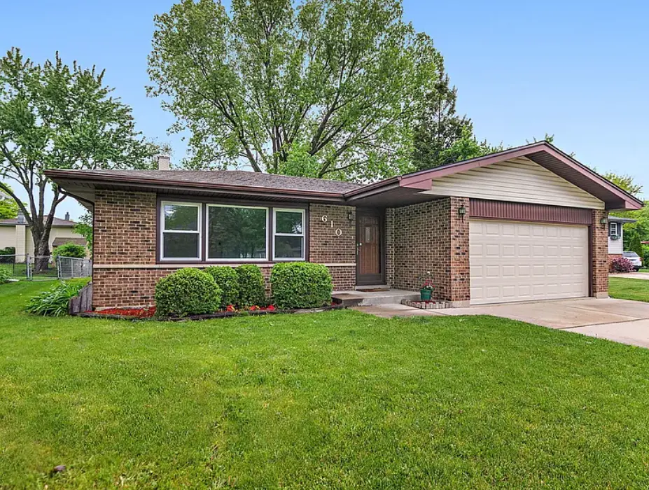 Exterior of Bartlett Illinois Home that was being sold