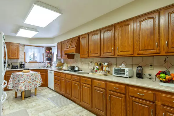 3104 Pendleton CT, St. Charles, IL 60175