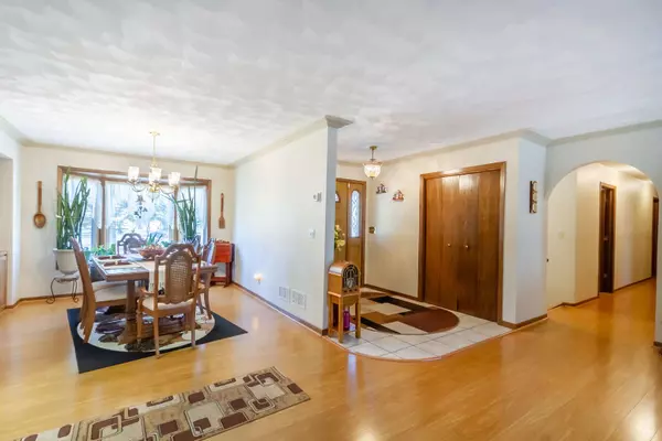 3104 Pendleton CT, St. Charles, IL 60175