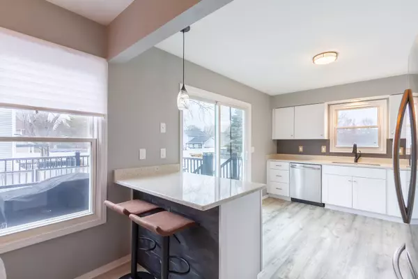 546 Independence AVE, South Elgin, IL 60177