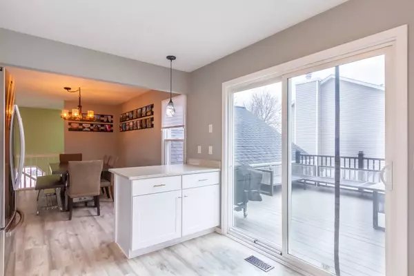 546 Independence AVE, South Elgin, IL 60177