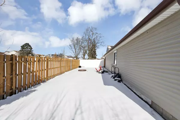 13 Arrowwood CT, Streamwood, IL 60107