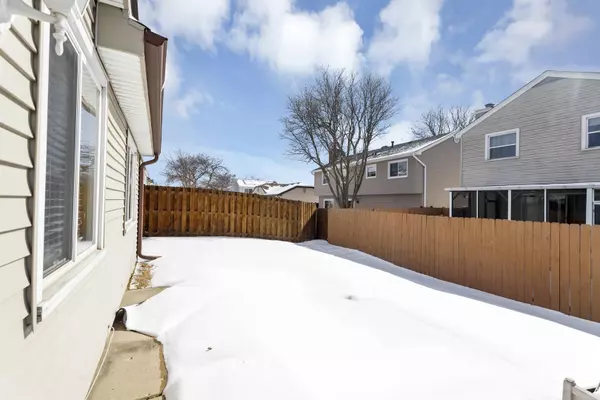 13 Arrowwood CT, Streamwood, IL 60107