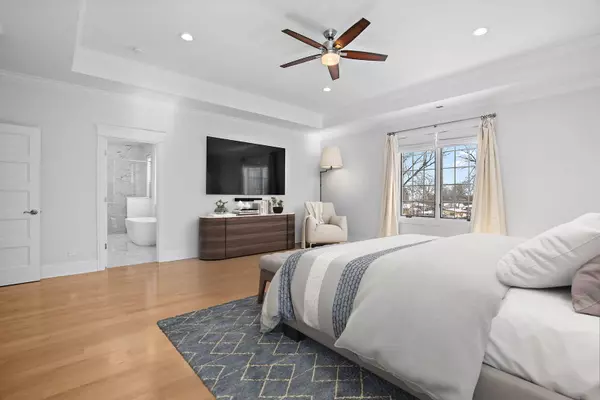 330 S Benton ST, Palatine, IL 60067