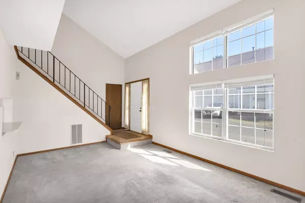 189 Hazelnut DR, Streamwood, IL 60107