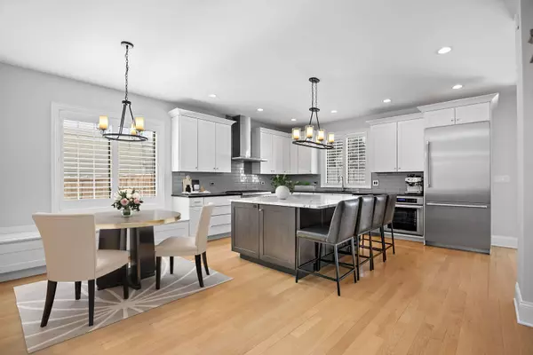 330 S Benton ST, Palatine, IL 60067