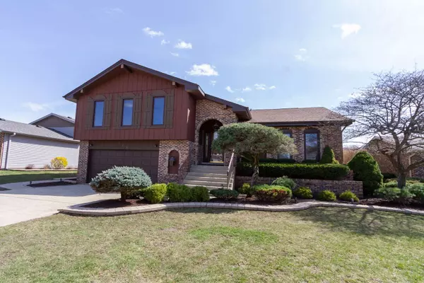 571 Mistic Harbour LN, Schaumburg, IL 60193