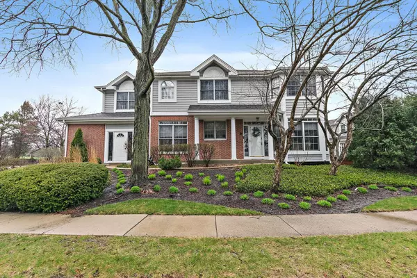 2S761 Parkview DR, Glen Ellyn, IL 60137