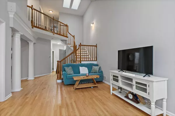 2S761 Parkview DR, Glen Ellyn, IL 60137