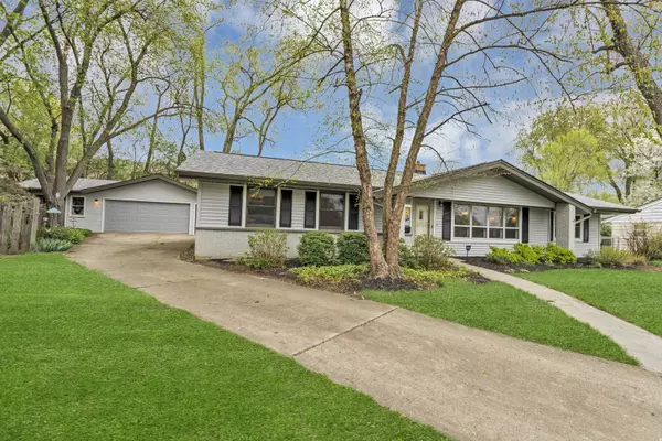 111 Westover CT, Schaumburg, IL 60193