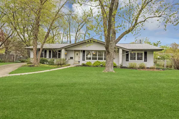 111 Westover CT, Schaumburg, IL 60193