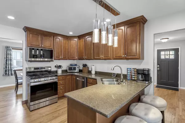 983 Lakewood DR, Bartlett, IL 60103