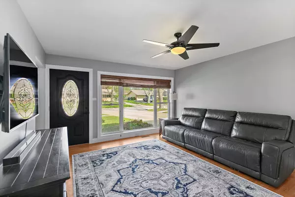 710 Olive ST, Hoffman Estates, IL 60169