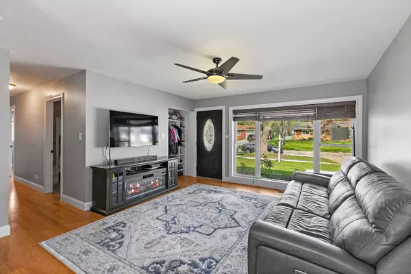 710 Olive ST, Hoffman Estates, IL 60169