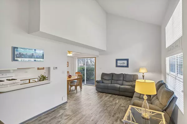 129 Hazelnut DR, Streamwood, IL 60107