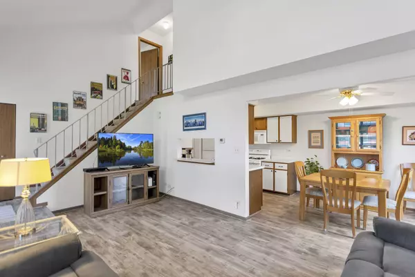 129 Hazelnut DR, Streamwood, IL 60107