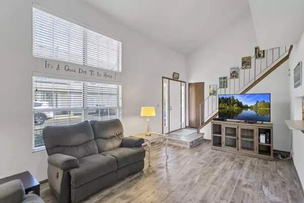 129 Hazelnut DR, Streamwood, IL 60107