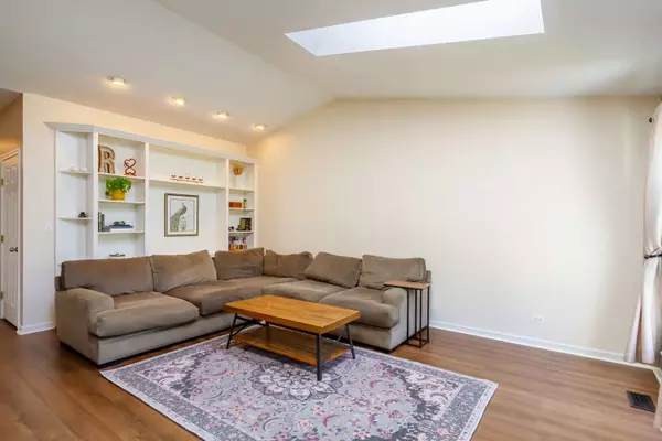 31 JEFFERSON LN, Streamwood, IL 60107