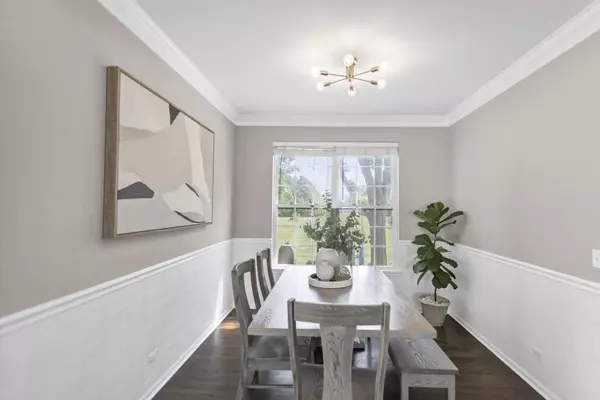 3174 Larrabee DR, Geneva, IL 60134