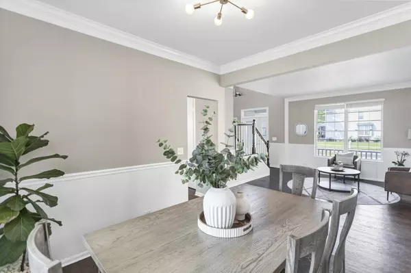 3174 Larrabee DR, Geneva, IL 60134