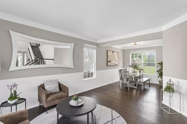 3174 Larrabee DR, Geneva, IL 60134