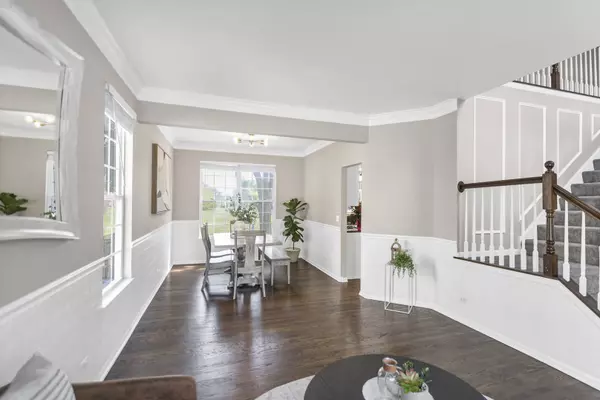 3174 Larrabee DR, Geneva, IL 60134