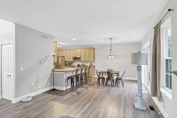 2451 Stonegate RD #2451, Algonquin, IL 60102