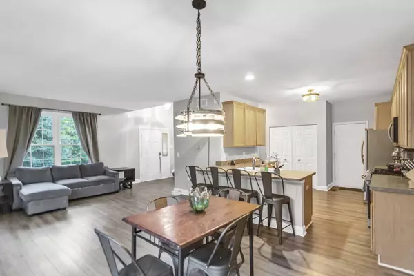 2451 Stonegate RD #2451, Algonquin, IL 60102