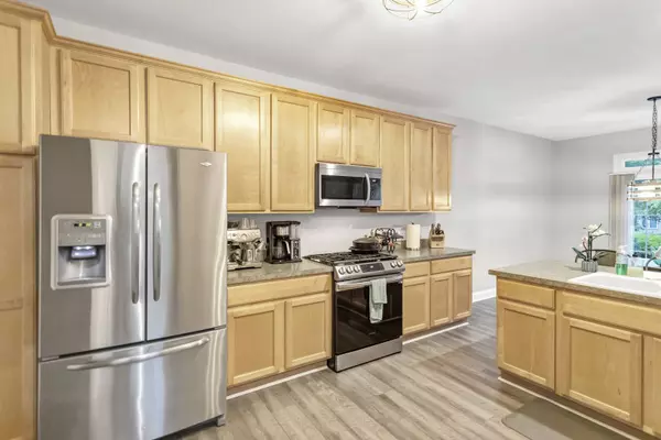 2451 Stonegate RD #2451, Algonquin, IL 60102