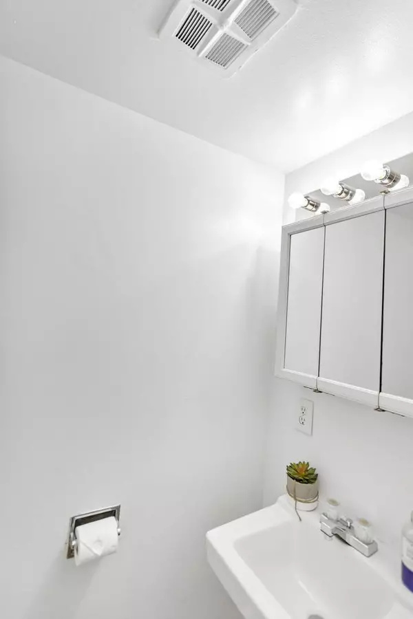 3162 Norwood CT, Streamwood, IL 60107