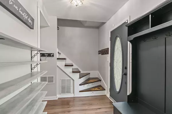 29W437 Butternut LN, Warrenville, IL 60555