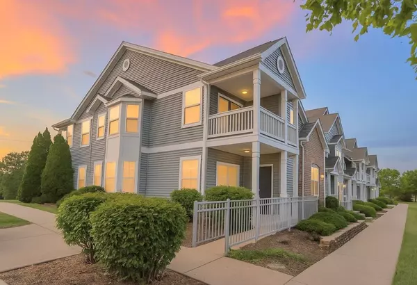 2215 Aurora DR #1, Pingree Grove, IL 60140