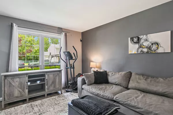 29W437 Butternut LN, Warrenville, IL 60555