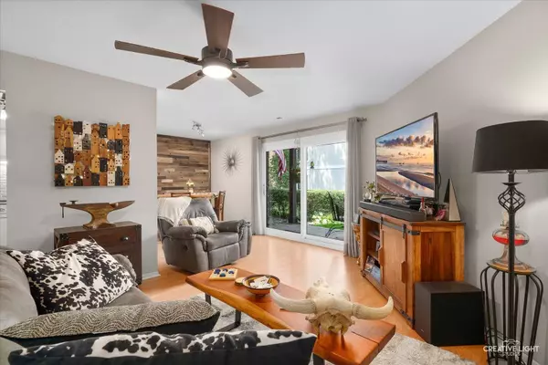 1703 LAKECLIFFE DR #D, Wheaton, IL 60189