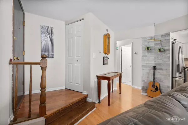 1703 LAKECLIFFE DR #D, Wheaton, IL 60189