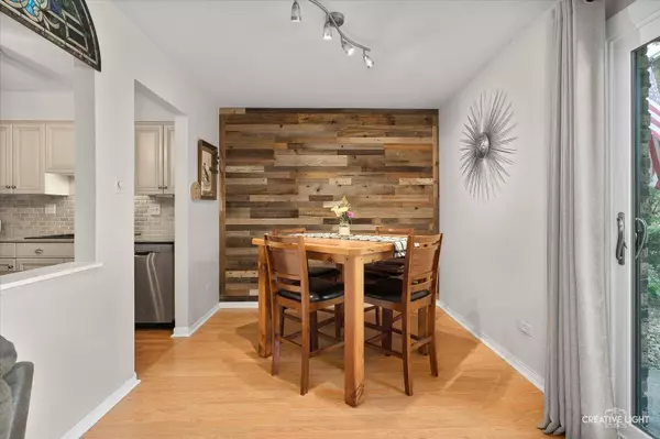 1703 LAKECLIFFE DR #D, Wheaton, IL 60189