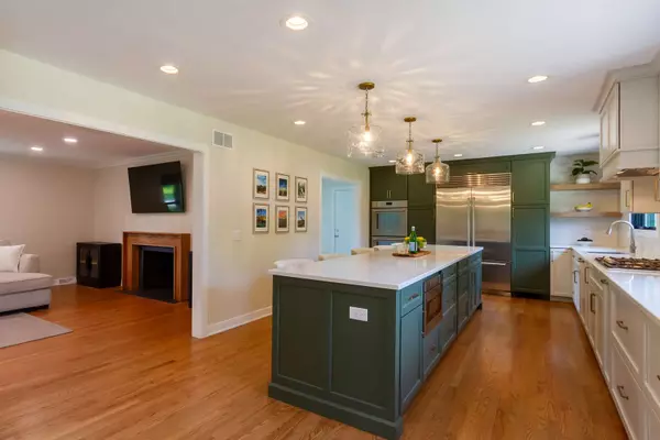 22W364 Glen Park RD, Glen Ellyn, IL 60137