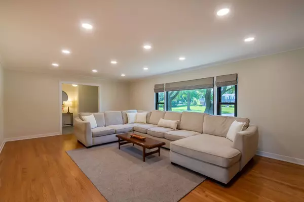 22W364 Glen Park RD, Glen Ellyn, IL 60137