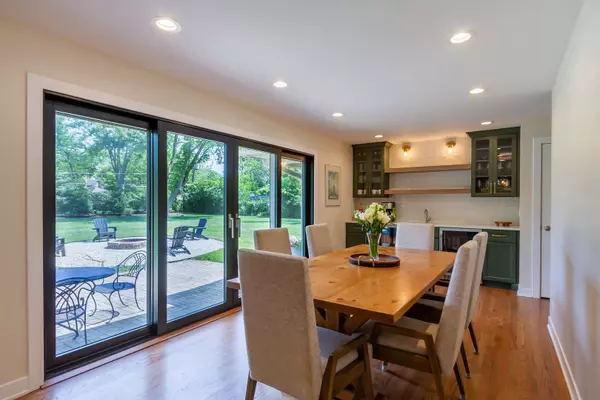 22W364 Glen Park RD, Glen Ellyn, IL 60137