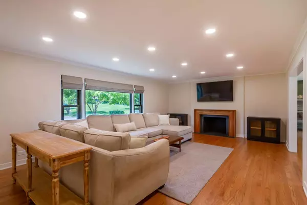 22W364 Glen Park RD, Glen Ellyn, IL 60137