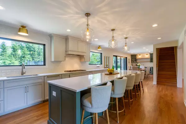 22W364 Glen Park RD, Glen Ellyn, IL 60137