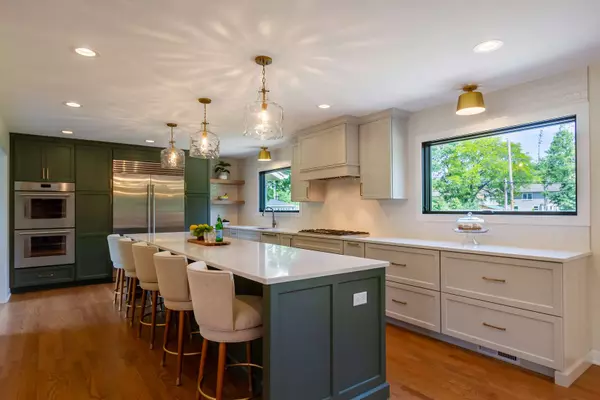 22W364 Glen Park RD, Glen Ellyn, IL 60137