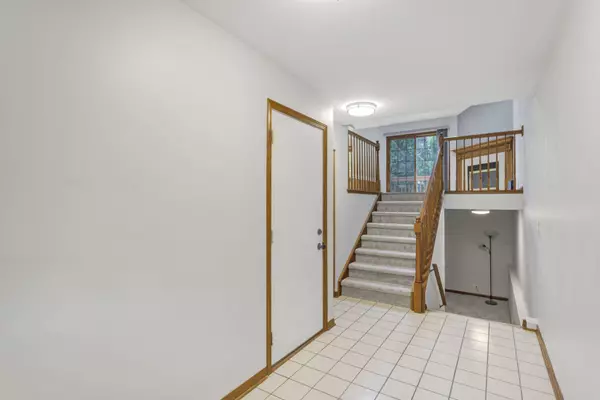 924 Millcreek CIR, Elgin, IL 60123