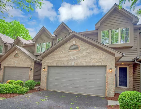 924 Millcreek CIR, Elgin, IL 60123