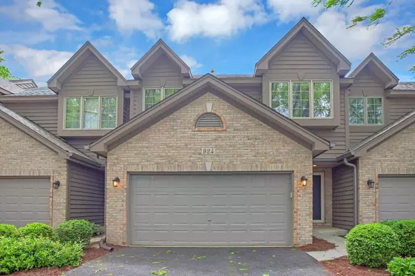 924 Millcreek CIR, Elgin, IL 60123